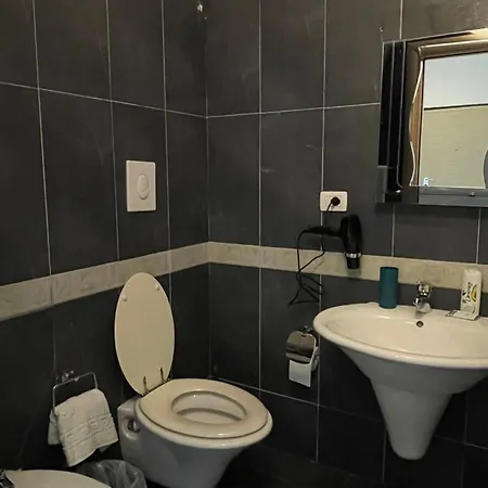 Between Sea And Town Apartment