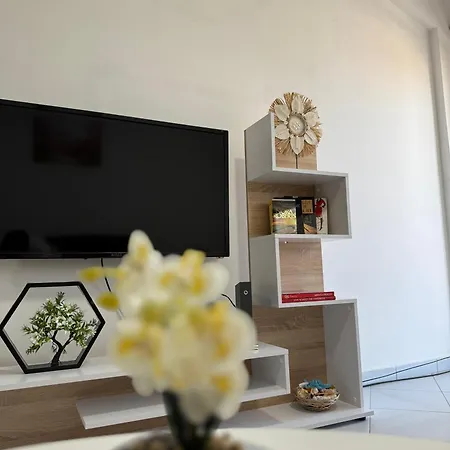 Between Sea And Town Apartment *