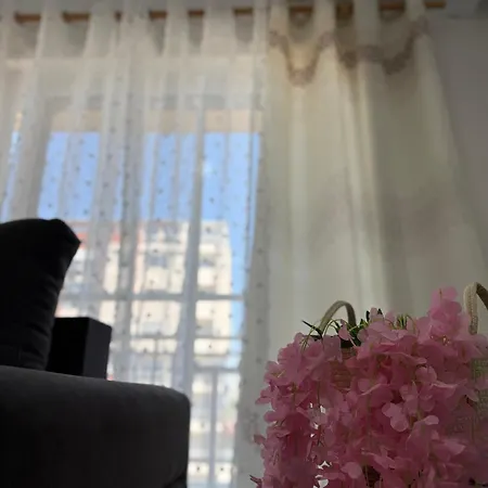 Between Sea And Town Apartment