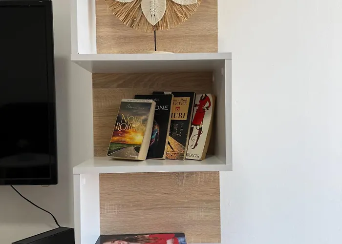 Between Sea And Town דירה