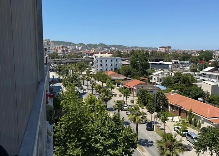 Between Sea And Town 公寓