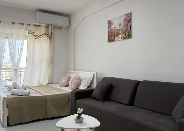 Between Sea And Town 公寓