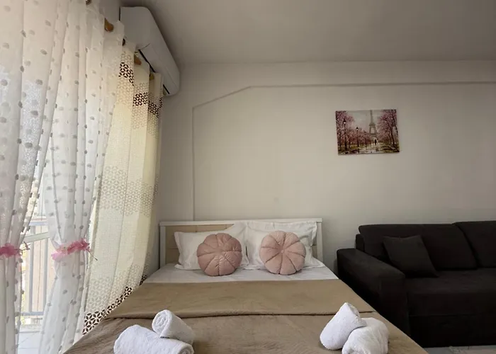 Between Sea And Town * דורס