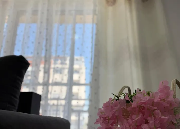 Between Sea And Town דירה